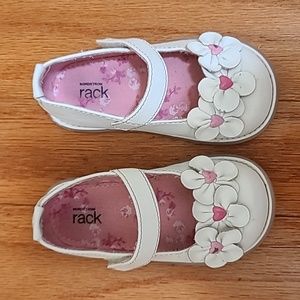 WHITE and PINK NORDSTROM RACK DRESS SHOES in size C6